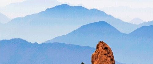 黄山飞来石