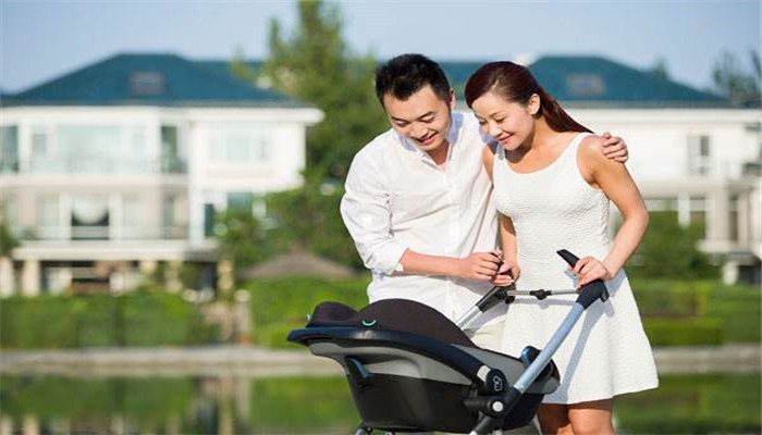老公和小三同居要离婚吗，老公出轨跟小三同居犯法吗