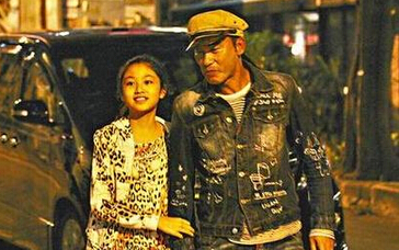 任达华一家外出聚餐 女儿亭亭玉立获赞美少女