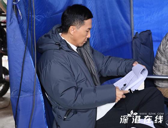 甄子丹拍戏剧本不离手 患感冒半夜练咏春