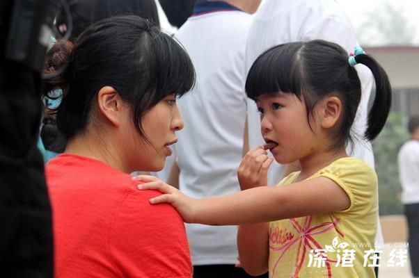 姚明三岁女儿萌照曝光 遗传高个子基因（图）