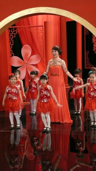 祖海新歌《幸福中国》造型曝光大红底色炫目