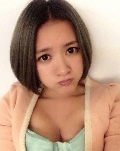 李妍瑾用胸器袭击吴慷仁 网友狂喷鼻血